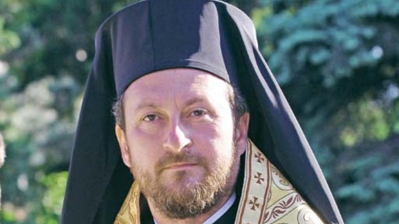 Fostul episcop Corneliu Bârlădeanu primeşte salariu şi casă de la BOR, după ce a fost caterisit