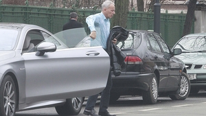 A făcut mega-avere din ”cablu”, însă e mai mult decât chibzuit. Ce tabiet bizar are milionarul singuratic în fiecare dimineaţă