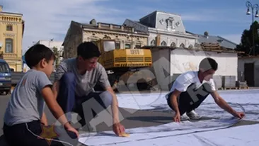 Un desen gigant, de 1.200 de metri patrati, a fost amplasat in Botosani