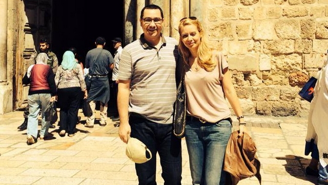Victor Ponta si sotia sa, Daciana, au mers in vacanta la Mormantul Sfant! Cei doi au fost primiti de familia premierului israelian