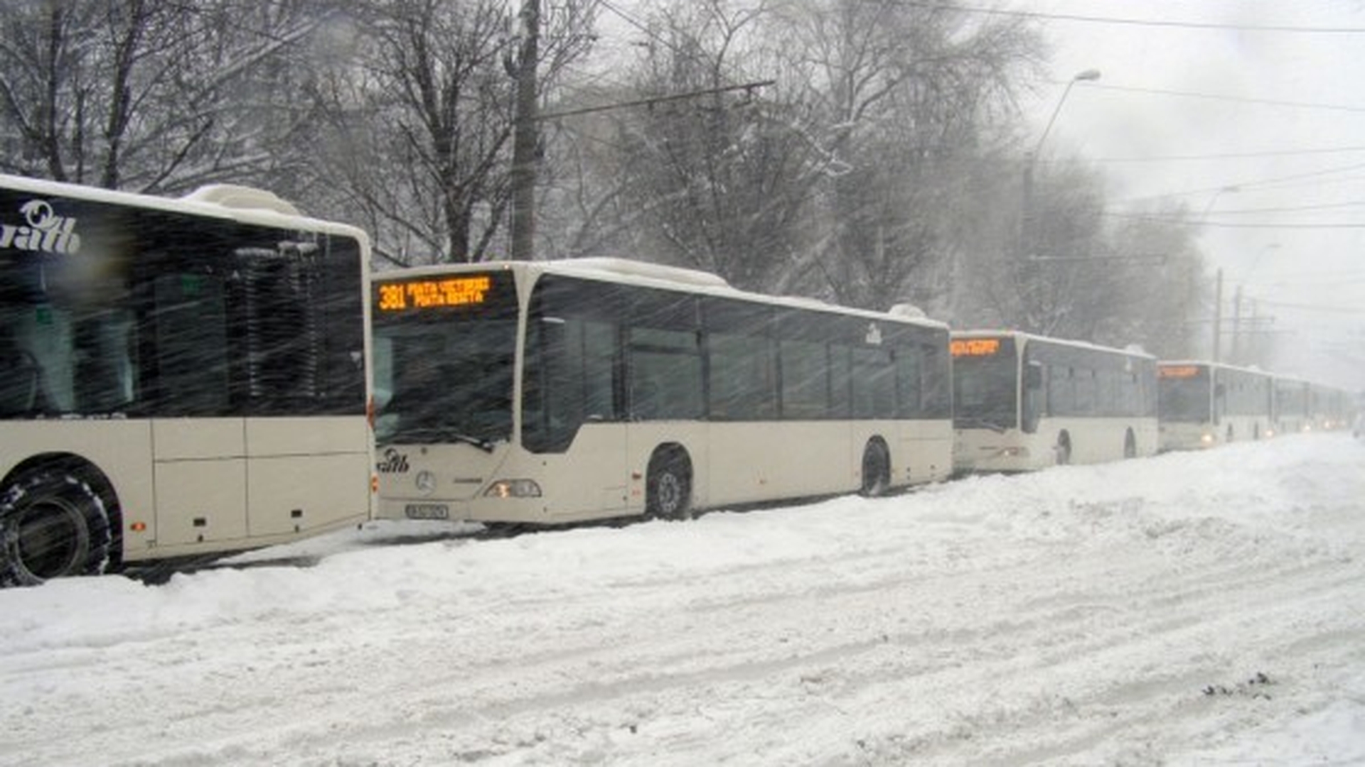Programul RATB de Crăciun şi Revelion. Cum vor circula mijloacele de transport în comun