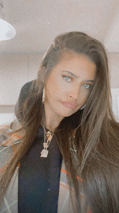 Giulia Anghelescu i-a arătat un semn obscen Antoniei în timp ce erau într-un spital, iar momentele au fost filmate! Cum a recționat iubita lui Alex Velea