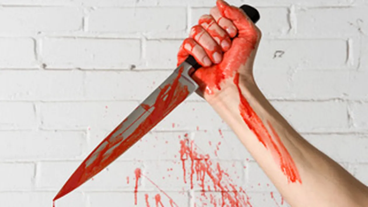 Un batran si-a bagat cutitul in inima din cauza reducerii pensiilor!