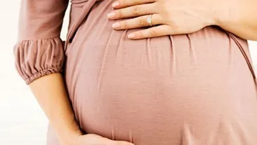 VIDEO A născut in plină stradă, in văzul tuturor! Când au văzut ce a adus pe lume, trecătorii au luat-o la sănătoasa