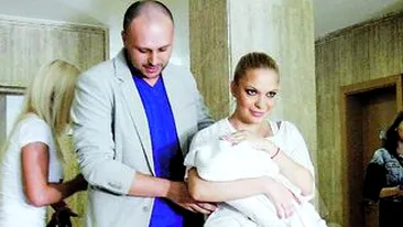 Andreea Antonescu a sarbatorit din plin prima seara departe de fiica sa! S-a cinstit toata noaptea cu sampanie