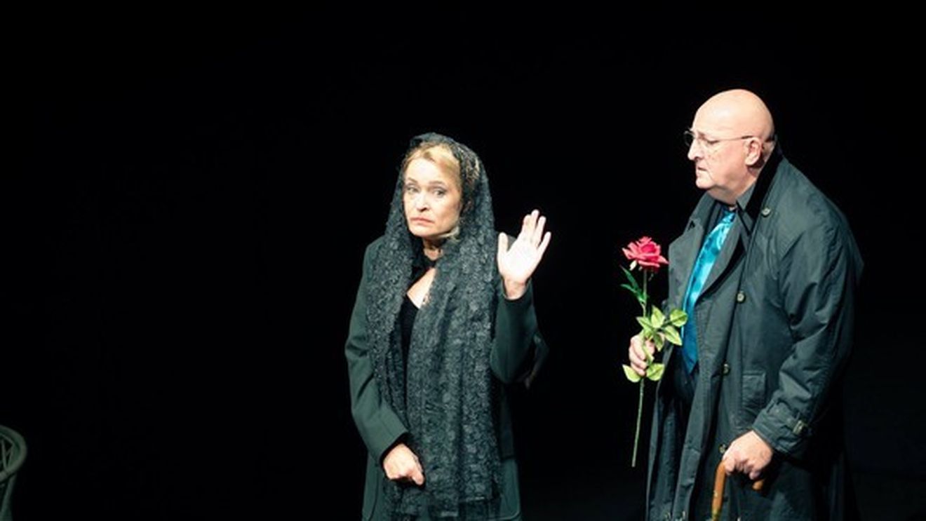 Bebe Cotimanis a „comis-o”! A fost prins în tandreţuri cu amanta! Cine e femeia cu ochii verzi care i-a furat inima actorului