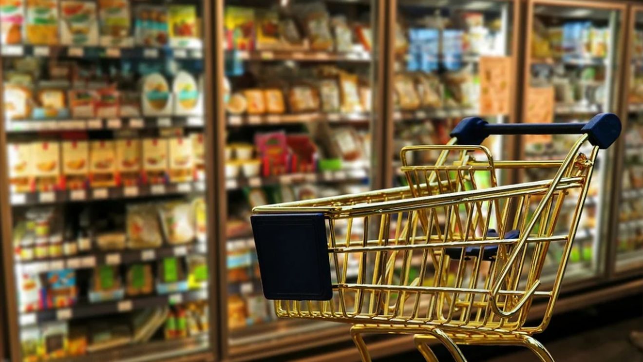 Alte supermarketuri, găsite cu probleme de ANPC. Care sunt magazinele unde s-au închis raioane întregi