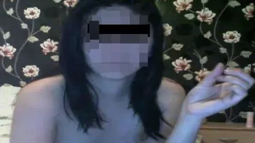 Profesoară de engleză păcălită să se masturbeze şi să dea imaginile unui urmărit general! 