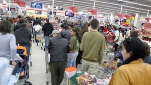 Poate te apucă cheful de cumpărături de Crăciun sau rămâi fără pâine! Uite programul de sărbători al market-urilor din Bucureşti!