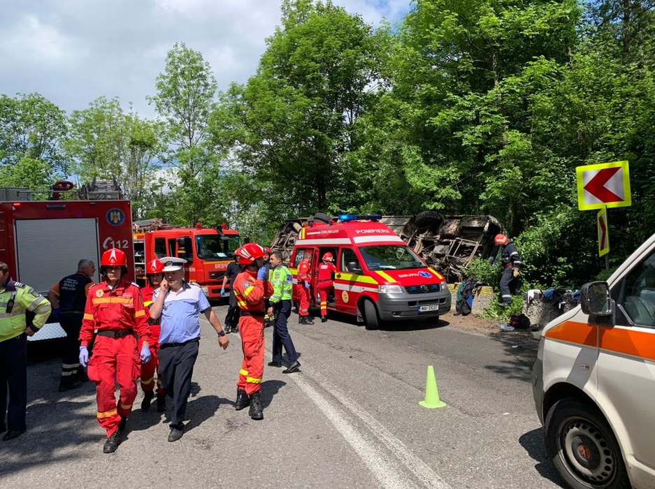 Un autocar cu 50 de copii și adulți s-a răsturnat pe DN 73, între Pârâul Rece și Râșnov. Sursa foto: observatorulbv.ro