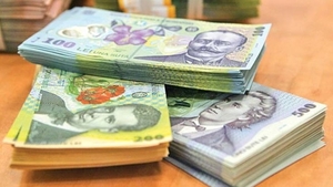 Cu banii pe care îi țin românii la saltea ai putea cumpăra toate casele din județul Sibiu! Suma a crescut cu 12% față de anul trecut