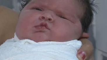 O ploiesteanca a nascut o fetita de aproape 6 kilograme si vrea sa o abandoneze!