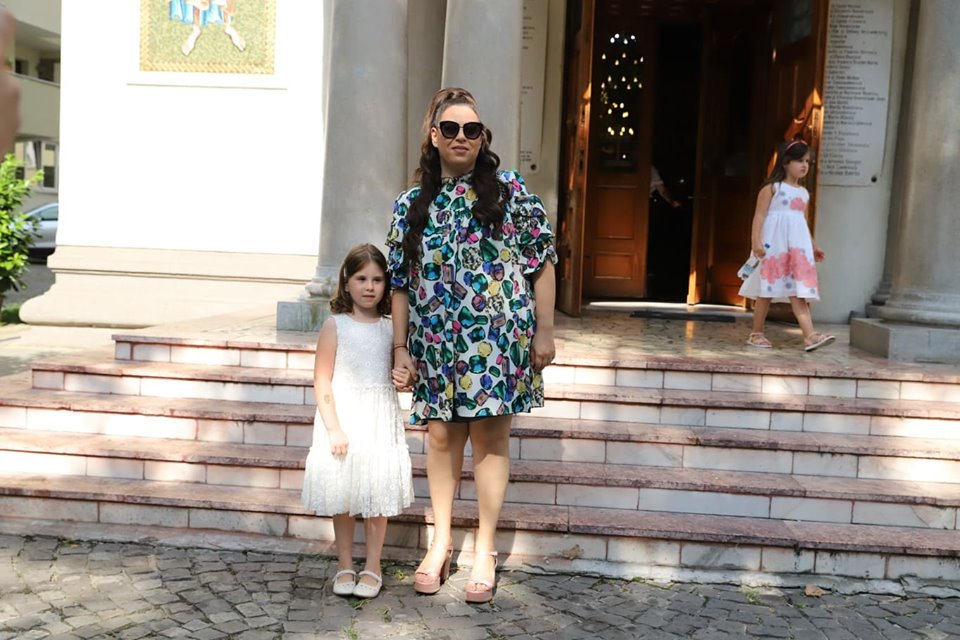 Toți invitații și-au dat coate! Oana Roman, într-o rochiță foarte scurtă la nunta Adelinei Pestrițu