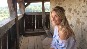 Laura Cosoi si iubitul ei, in fata altarului! Vezi ce au facut cei doi in inima Ardealului!