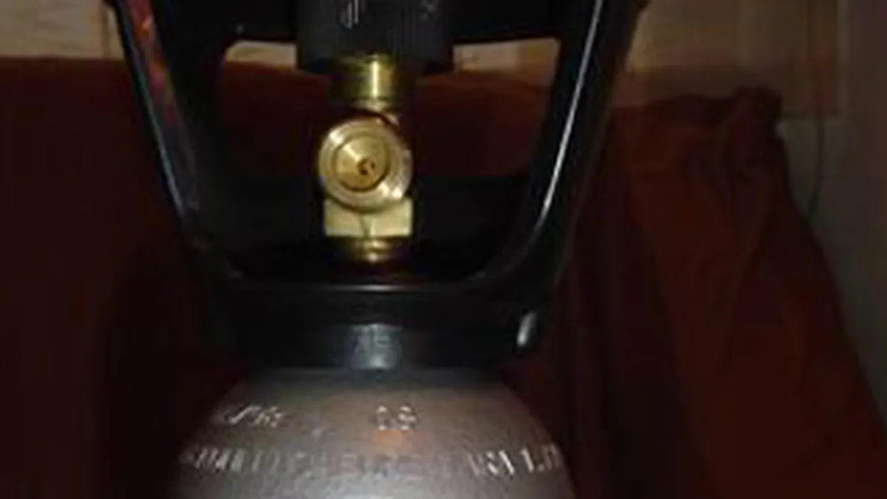 Un copil de un an si mama sa din Iasi au ajuns la spital in urma exploziei unei butelii