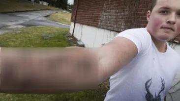 Si-a tatuat pe o mana bonul de plata de la McDonalds! Ce si-a desenat pe cealata mana! Motivul absurd pentru care a facut asta