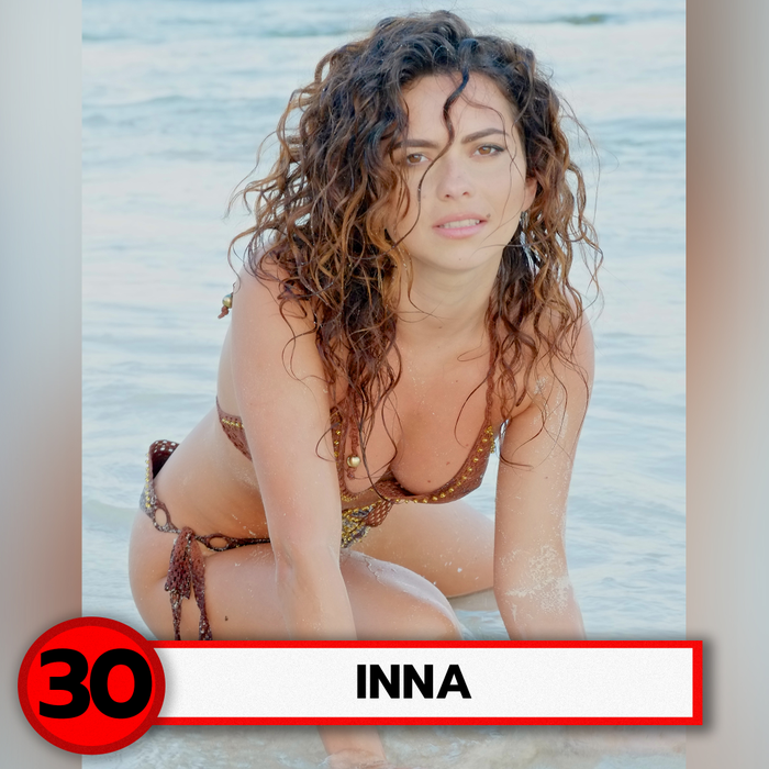 Top 30 cei mai discreți sâni din showbiz. Ce poziții ocupă Corina Caragea, Sandra Izbașa sau Iulia Albu?!