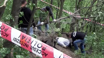 Un barbat de 50 de ani, gasit spanzurat intr-o padure