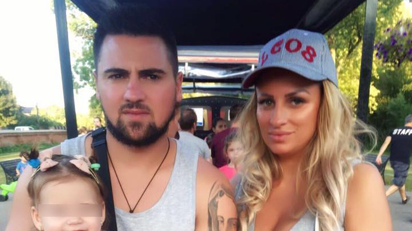 SÂNZIANA BURUIANĂ şi-a luat fetiţa şi a fugit din Bucureşti, vedeta nu vrea să dea ochii cu ANDREEA TONCIU! Unde s-a dus blondina