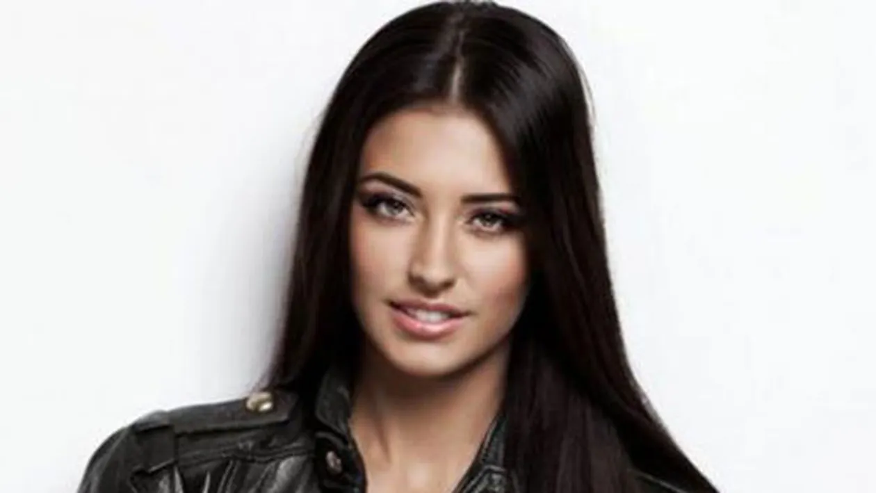 Au avut curaj sa straluceasca la propriu! Cele mai indraznete tinute ale vedetelor, sub lupa stilistului