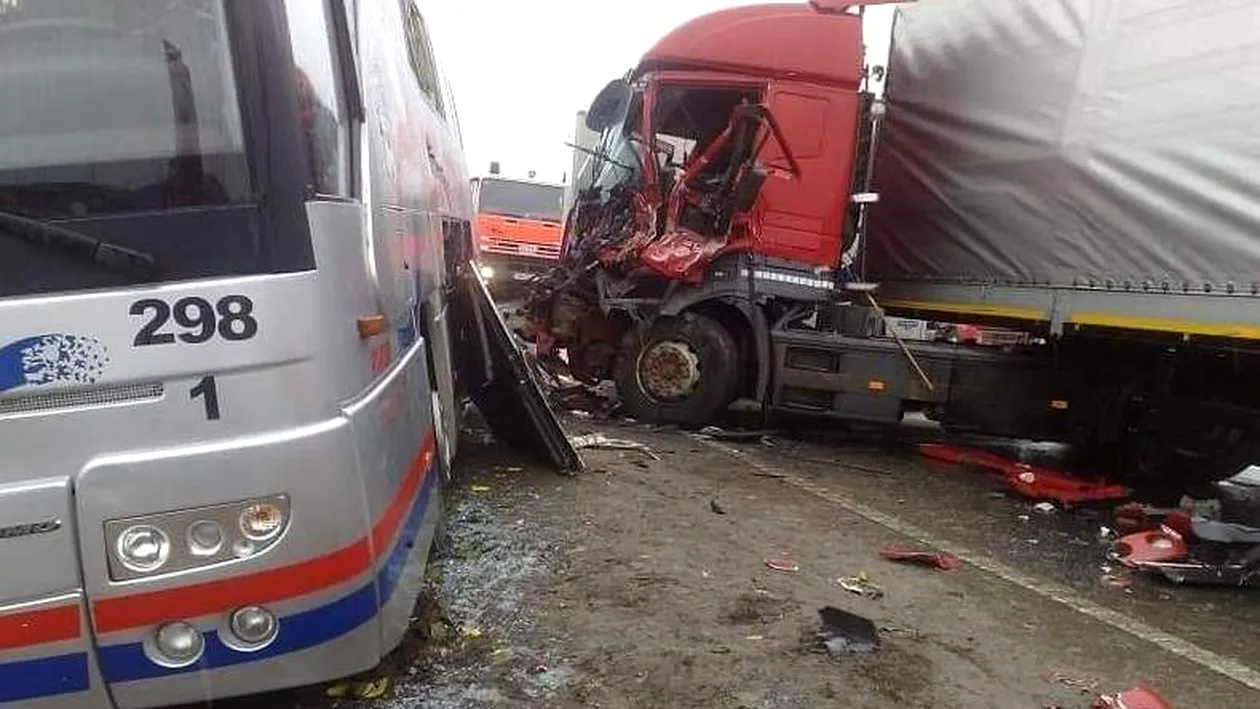 Autocar cu 23 de pasageri, implicat într-un accident pe DN 1, în Sibiu!