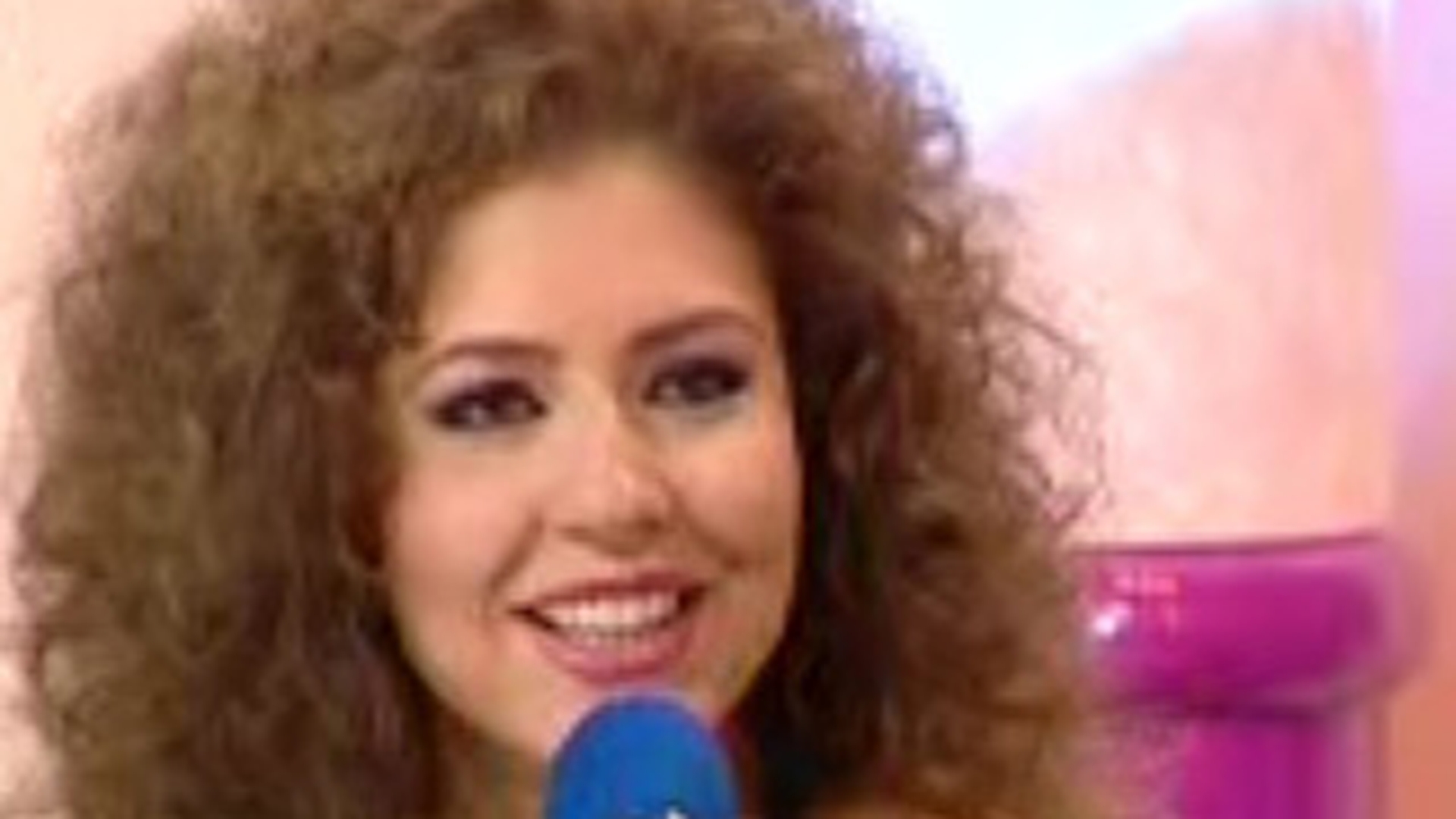 Roxana (Heaven) si-a sarbatorit ziua in direct la TV! Vezi aici ce cadou a primit!