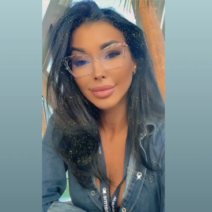 Roxana e o super-bunăciune printre brokeri