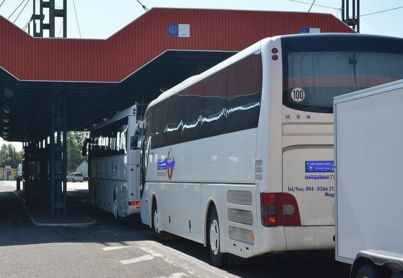 Autocarele sunt cercetate cu maximă atenție la vamă