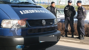 Procurorii au decis aducerea la audieri a unor copii de grădinită... cu duba!