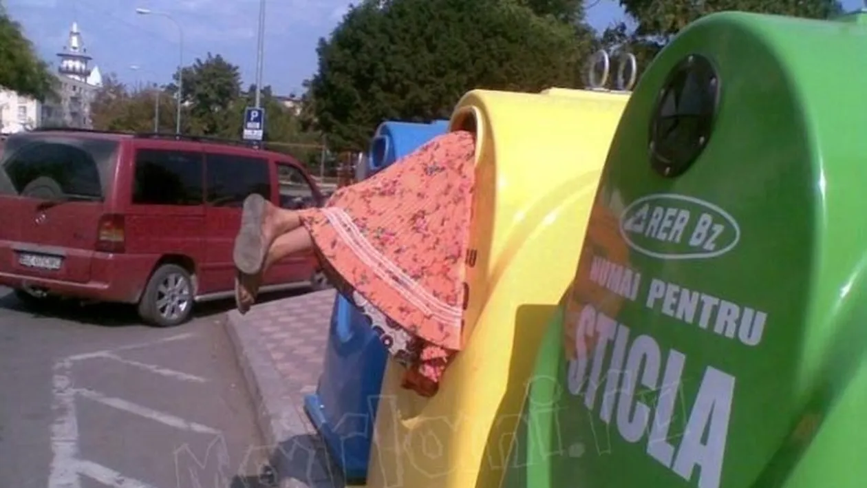 Asta e cea mai tare imagine de pe Facebook de saptamana asta! O femeie a ramas blocata pe jumatate intr-o ghena ecologica in timp ce cauta de mancare!