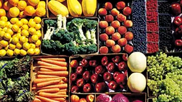 100 de tone de legume si fructe au fost vandute, astazi, in deschiderea noii Piete Obor