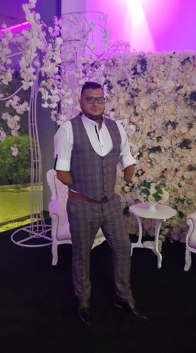 A fost identificat angajatul Glovo fără mâini care a impresionat o țară întreagă! Florin Buricea are o poveste de viață terifiantă