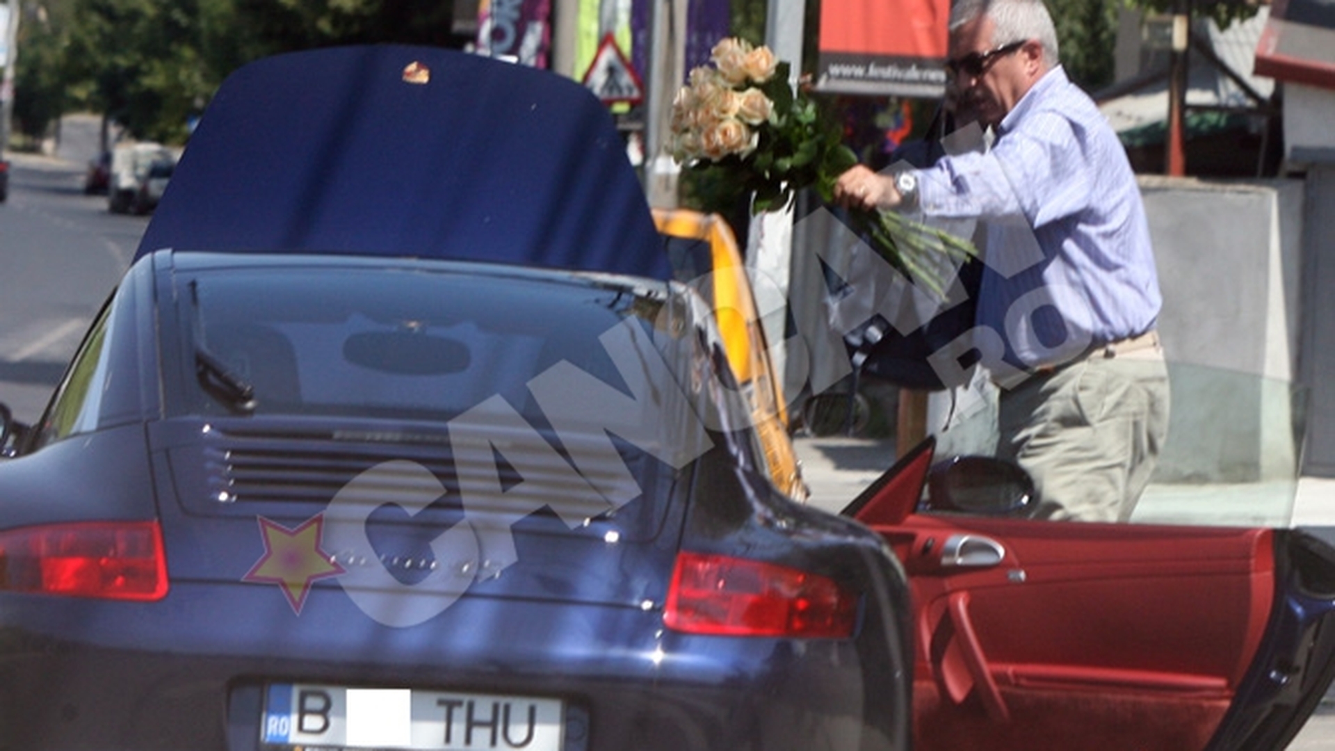 Calin Popescu Tariceanu, galant si in prag de divort! Fostul premier i-a dus flori sotiei