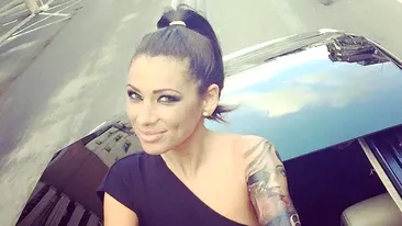 ROXANA VANCEA fără inhibiţii! Scene XXX la piscină! I-a pus mâna pe fund şi...