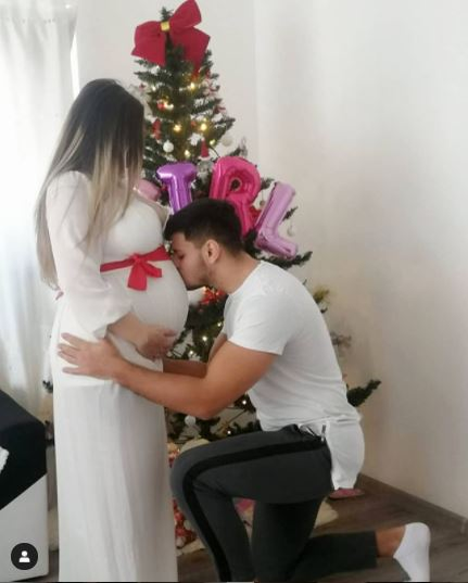 Alexandra Diaconescu și-a ascuns sarcina timp de 8 luni: “Sunt norocoasă să te am alături, Mădălin Mogoş”. Azi, fosta concurentă de la Insula Iubirii a anunțat și sexul bebelușului | FOTO