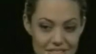 Angelina Jolie drogata in timpul unei emisiuni!
