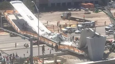 O pasarelă abia construită s-a prăbușit peste o autostradă, în S.U.A! Cel puțin patru morți