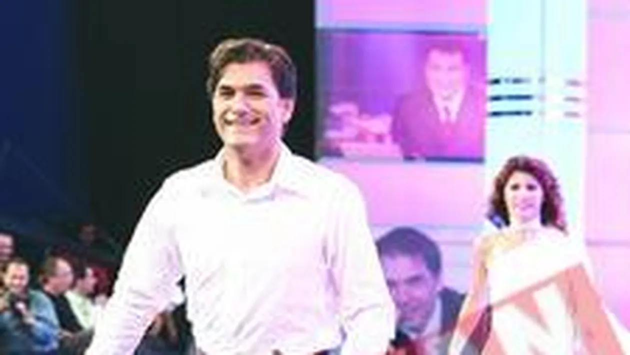 O fosta regina a frumusetii ii face confesiuni lui Mircea Radu