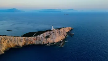 Locul din Grecia unde îndrăgostiții își găseau sfârșitul în Antichitate. Povestea unei legende vechi de peste 2.000 de ani