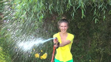 Uite cum se racoreste Adela Popescu intr-o zi torida! Ce crezi despre metoda ei?