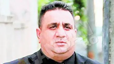 Interceptat cand isi aranja scaparea