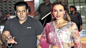 Iulia Vântur a dat cărţile pe faţă! Prima reacție a vedetei, după ce s-a zvonit că s-a despărțit de Salman Khan