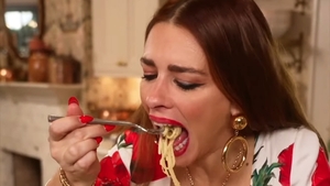 Azi, Pasta Queen ne învață să gătim  pastele cu creveți și lămâie care te fac să uiți de orice altceva