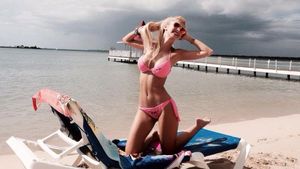 Andreea Balan, din ce in ce mai HOT, de cand are un nou iubit! A fost fotografiata GOALA, in CADA! “Sunt pe alt fus orar!”