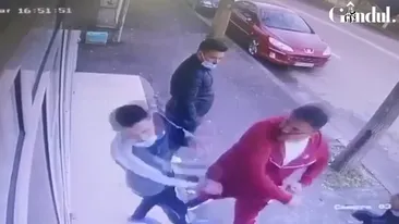 Un patron de frizerie din Teleorman, ”curentat” cu un croșeu devastator de un lider de clan interlop VIDEO