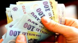 Schimbări majore pentru anul viitor. Salariile angajaţilor de la stat, cu 45% mai mari decât cele de la privat