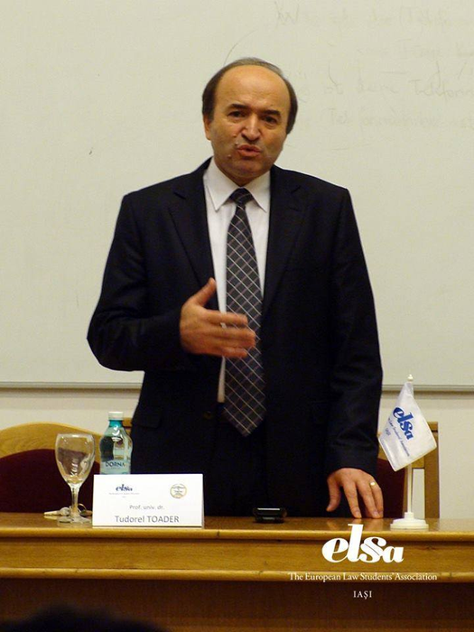 Tudorel Toader îi fascina pe unii dintre studenţii lui