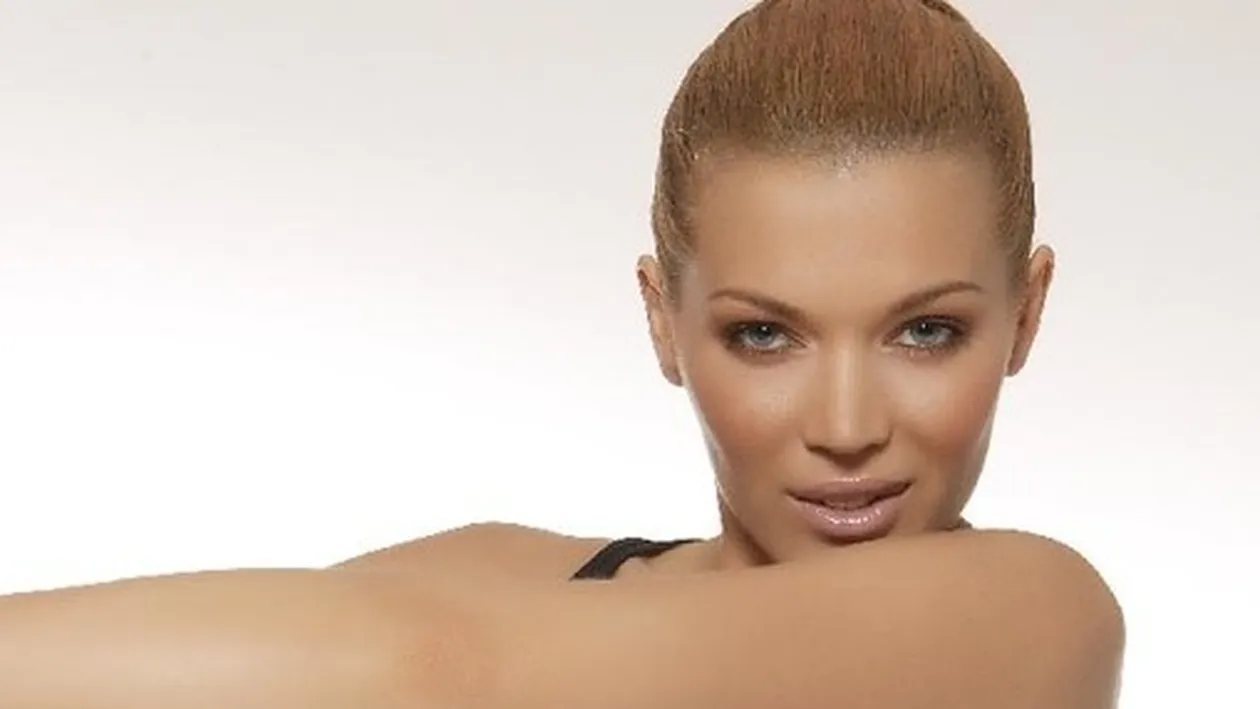 Gina Pistol şi-a mărit fundul? Iată imaginea care o dă de gol 