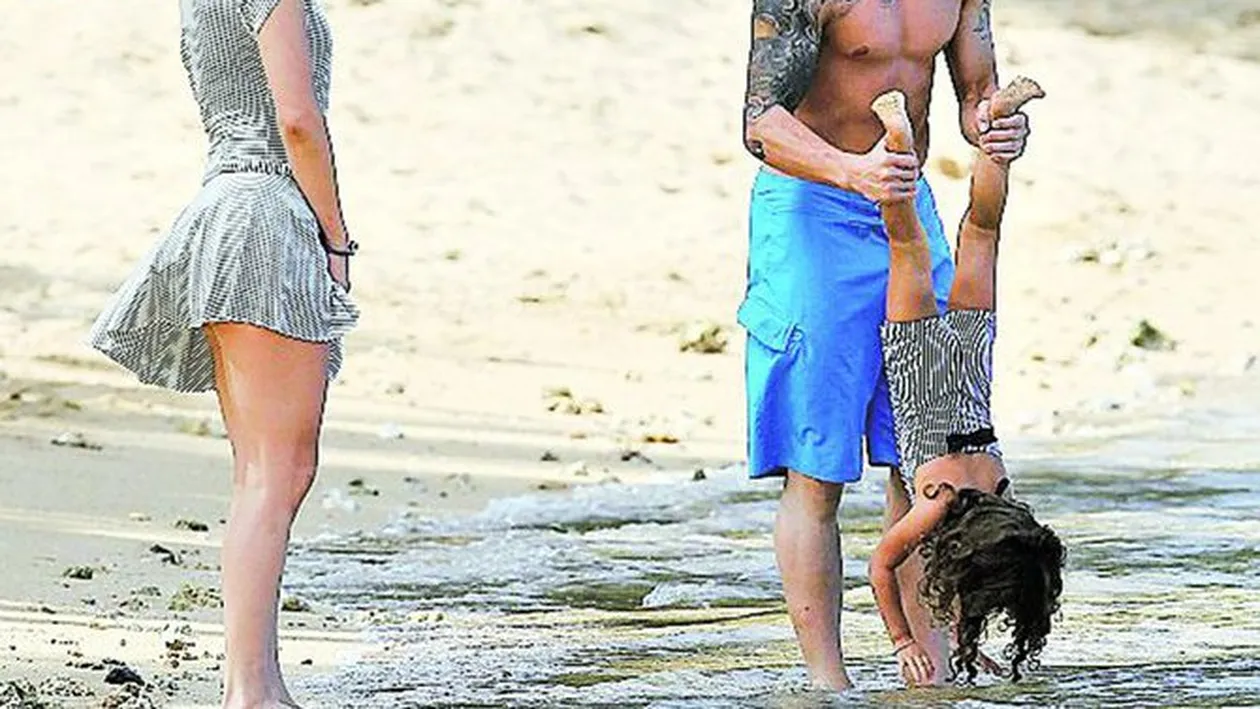 Ce tactica de agatament are amorezul lui J.Lo. Se pune bine cu fetita ca sa-i cucereasca mama