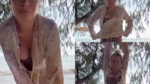 Cum arată Laura Cosoi în costum de baie, după 4 nașteri. Fanii au crezut că nu văd bine!